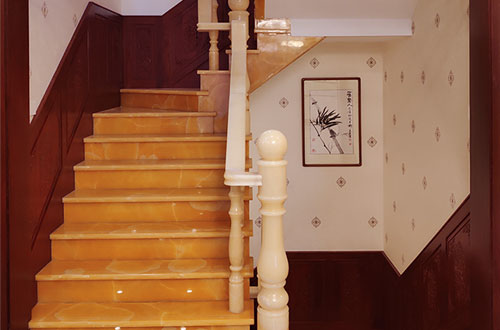 杨浦中式别墅室内汉白玉石楼梯的定制安装装饰效果